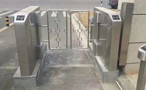 小区门禁摆闸的价格受什么影响？